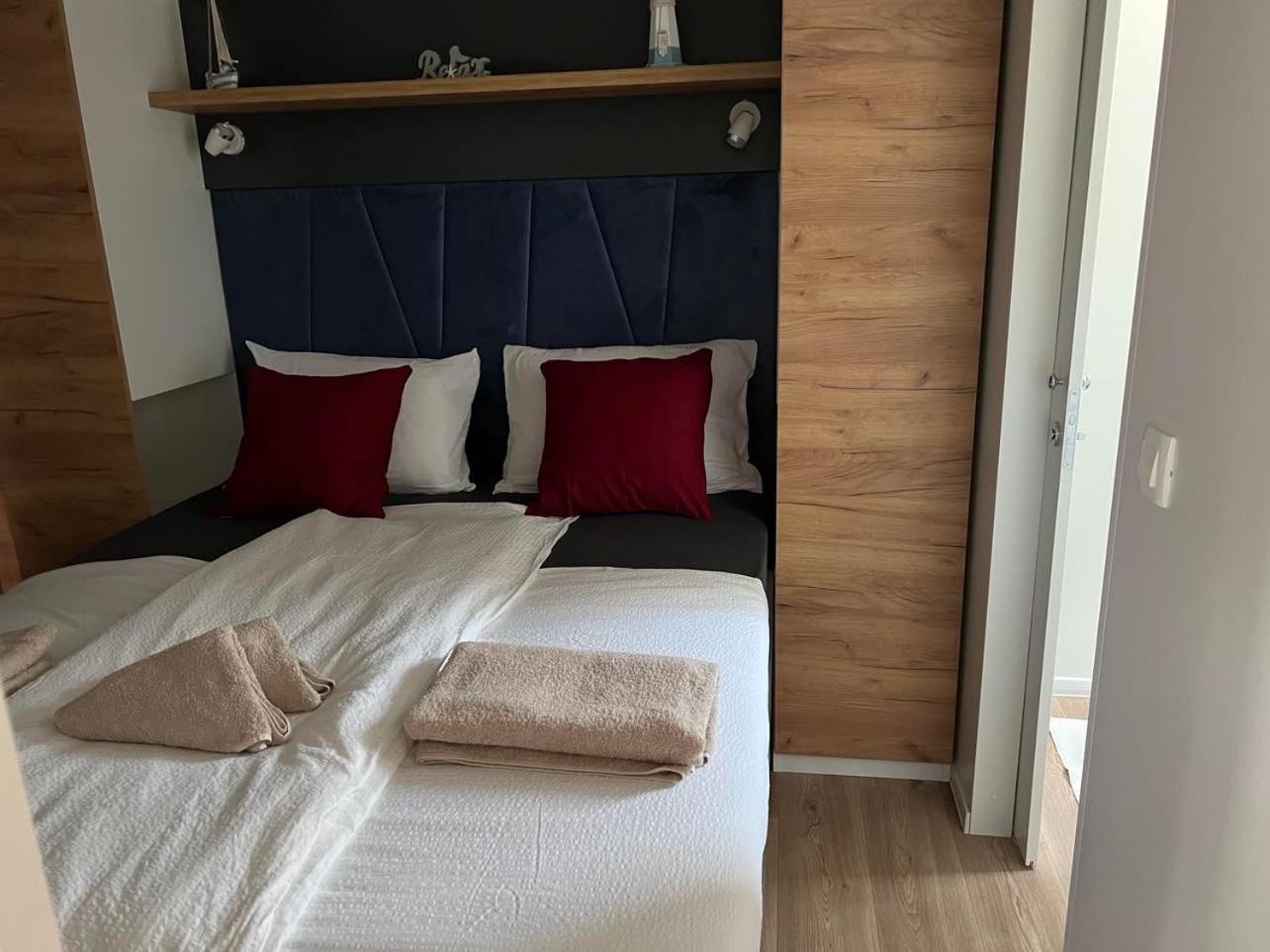 Mobile Homes Sea Princess Биоград на Мору Екстериор снимка